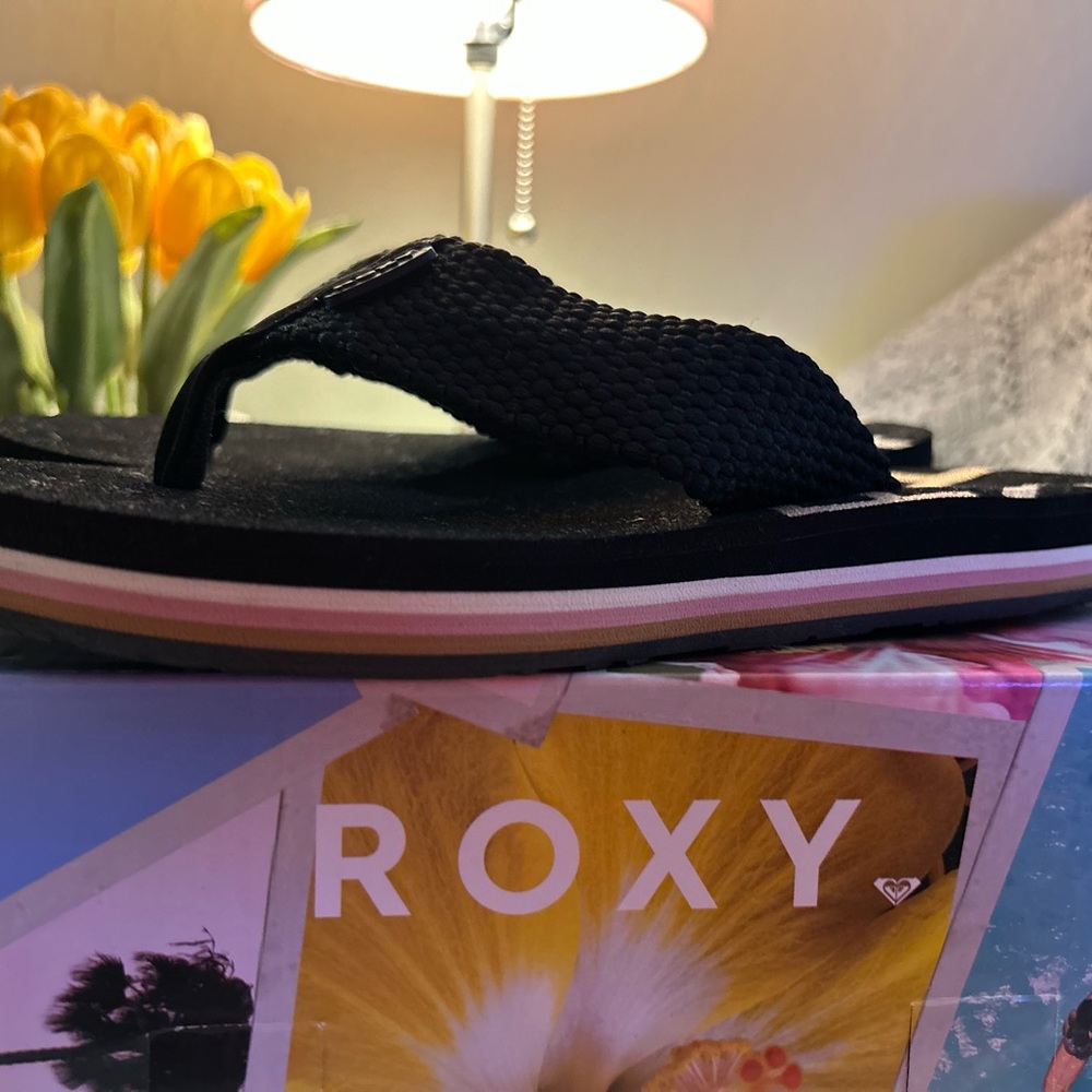 Roxy Black and Pink Sandals with Chain Design - Picture 6 of 6